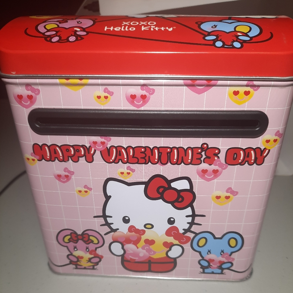 Hello Kitty valentines tin